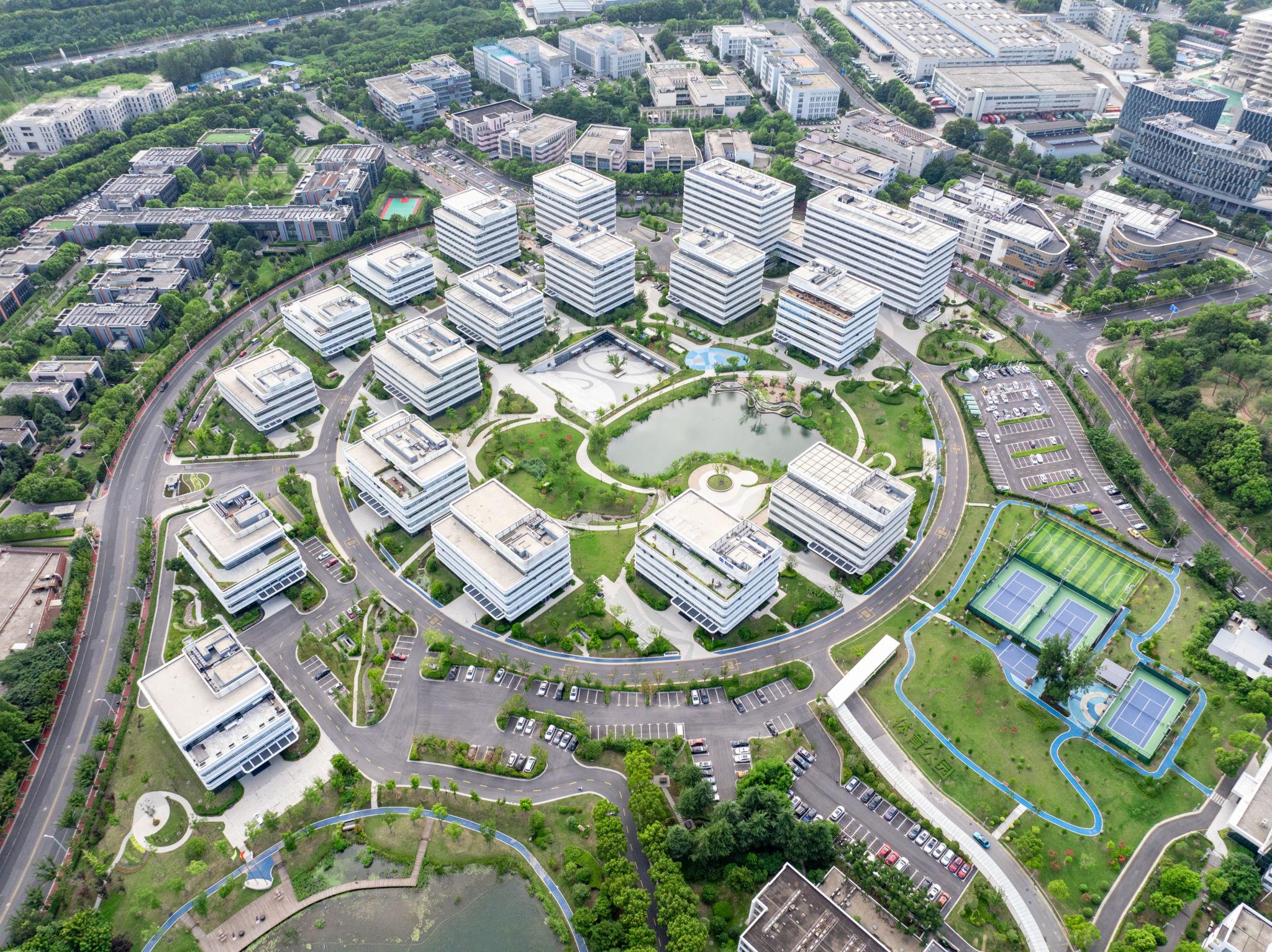 Modern professionally managed commercial real estate campus